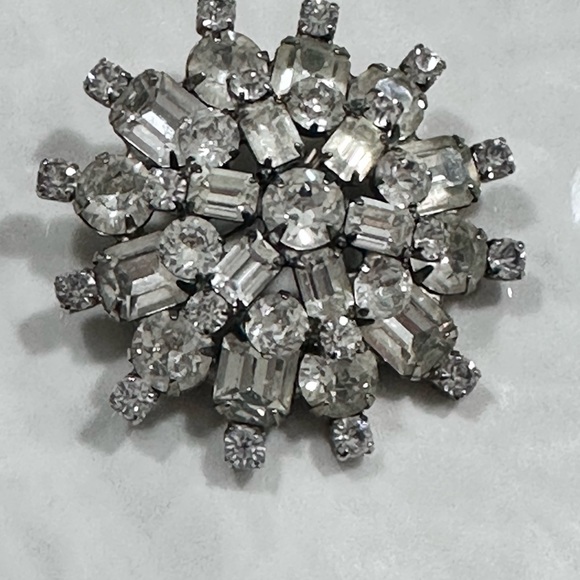 WEISS Vintage Snowflake Brooch Silver Clear Rhinestones - Picture 6 of 6